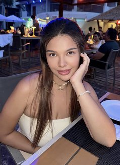 Rosé - escort in Singapore Photo 4 of 4