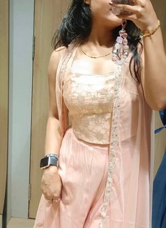 Rose - escort in Visakhapatnam Photo 1 of 7