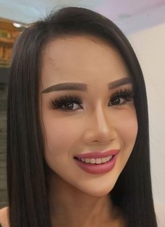 Rose - Transsexual escort in Muscat Photo 2 of 5