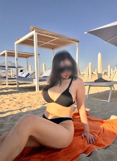 Rose 🥀 - escort in Dubai Photo 3 of 4