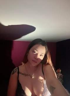 Rose - escort in Singapore Photo 2 of 8