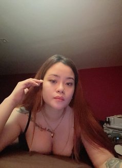 Rose - escort in Singapore Photo 3 of 8