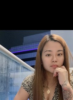 Rose - escort in Singapore Photo 6 of 8