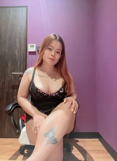 Rose - escort in Singapore Photo 8 of 8