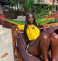 Becky - escort in Abidjan Photo 1 of 3