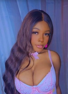 Rose - escort in Dubai Photo 3 of 7