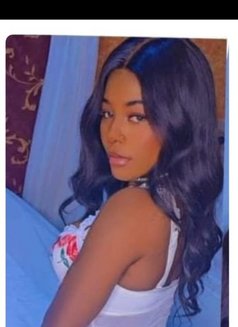 Rose - escort in Dubai Photo 4 of 7