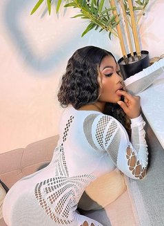 Rose - escort in Dubai Photo 5 of 7