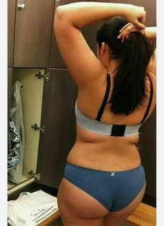 Rose - escort in New Delhi Photo 1 of 1