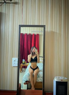 Rose - Transsexual escort in New Delhi Photo 7 of 8