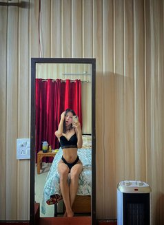 Rose - Transsexual escort in New Delhi Photo 8 of 8