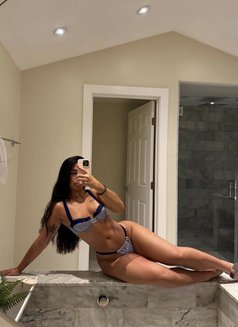 Rose James - escort in Toronto Photo 2 of 2