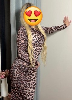 Rose - escort in Riyadh Photo 1 of 5