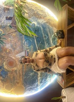 Rose - escort in Accra Photo 1 of 10