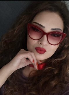 Rose - Acompañante in Dubai Photo 1 of 2
