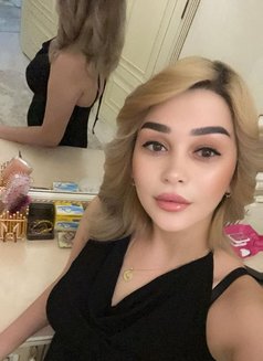 Rose - escort in Gurgaon Photo 7 of 11