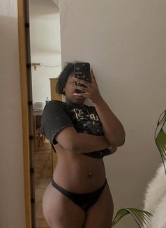 Rose - escort in Ajmān Photo 3 of 3