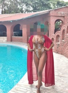 Rose - escort in Dubai Photo 2 of 6