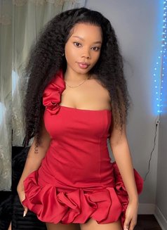 Rose - escort in Pune Photo 3 of 6