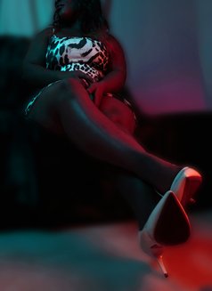 Rose - puta in Al Manama Photo 5 of 8