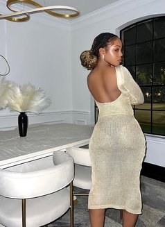 Rose - escort in Bangkok Photo 3 of 4