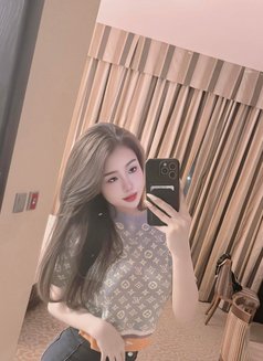 Rose - escort in Al Manama Photo 4 of 6