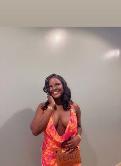 Rose - escort in Abu Dhabi Photo 1 of 3