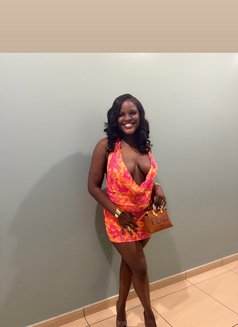 Rose - escort in Abu Dhabi Photo 2 of 3