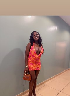 Rose - escort in Abu Dhabi Photo 3 of 3