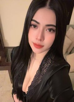 Rose - escort in Dubai Photo 1 of 7