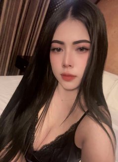 Rose - escort in Dubai Photo 3 of 7