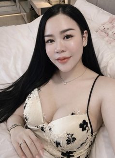 Rose - escort in Jeddah Photo 3 of 4