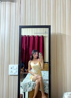 Rose - Transsexual escort in New Delhi Photo 5 of 6