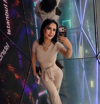 Rose - escort in Muscat
