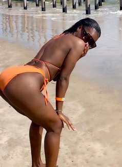 Rose - escort in Kampala Photo 4 of 5