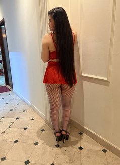 Rosejer - puta in Muscat Photo 3 of 13