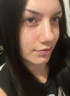 Roseline - escort in Amman Photo 2 of 3