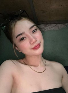 Roselle - escort in Manila Photo 2 of 7