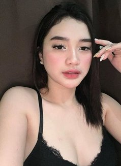 Roselle - escort in Manila Photo 3 of 7