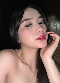 Roselle - escort in Manila Photo 7 of 7
