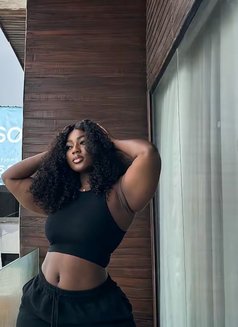 Rosemary - escort in Kuwait Photo 1 of 1