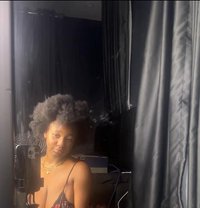 Rosemary - escort in Ajmān