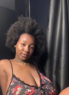 Rosemary - puta in Abu Dhabi Photo 3 of 4