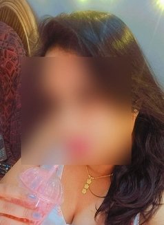 Rosey Hot and Sexy Milf Kerala - puta in Dubai Photo 2 of 5