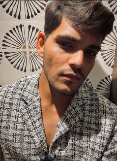 RIFSHAAN - Acompañantes masculino in Dubai Photo 2 of 4