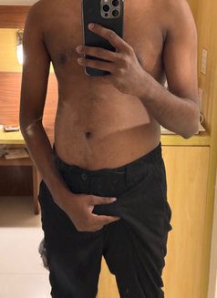 Roshan - Acompañantes masculino in Dubai Photo 3 of 3
