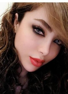 Roshan - puta in Muscat Photo 8 of 11