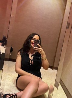 Roshan - puta in Muscat Photo 9 of 11