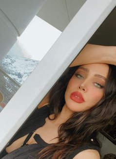 Roshan - puta in Muscat Photo 10 of 11