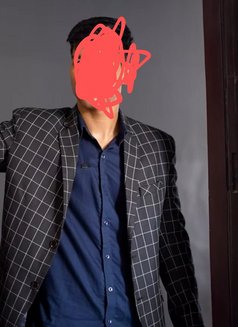 Roshan Shah - Male escort in Mumbai Photo 3 of 4
